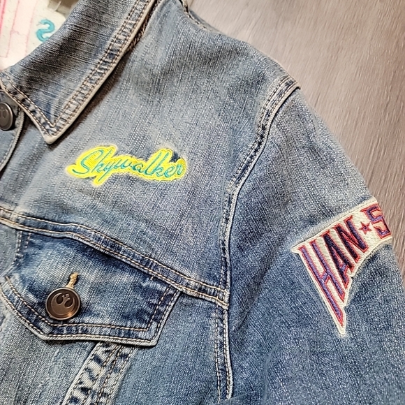 Star Wars Her Universe Princess Leia Women’s Denim Jacket w/ Patches Sz 2 - Picture 5 of 10
